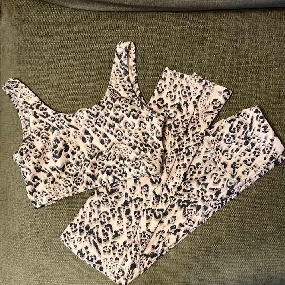 [SOLD] Yoga Pants / Crop top matching set